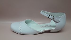 209 Białe buty komunijne dla dziewczynki z kwiatkami